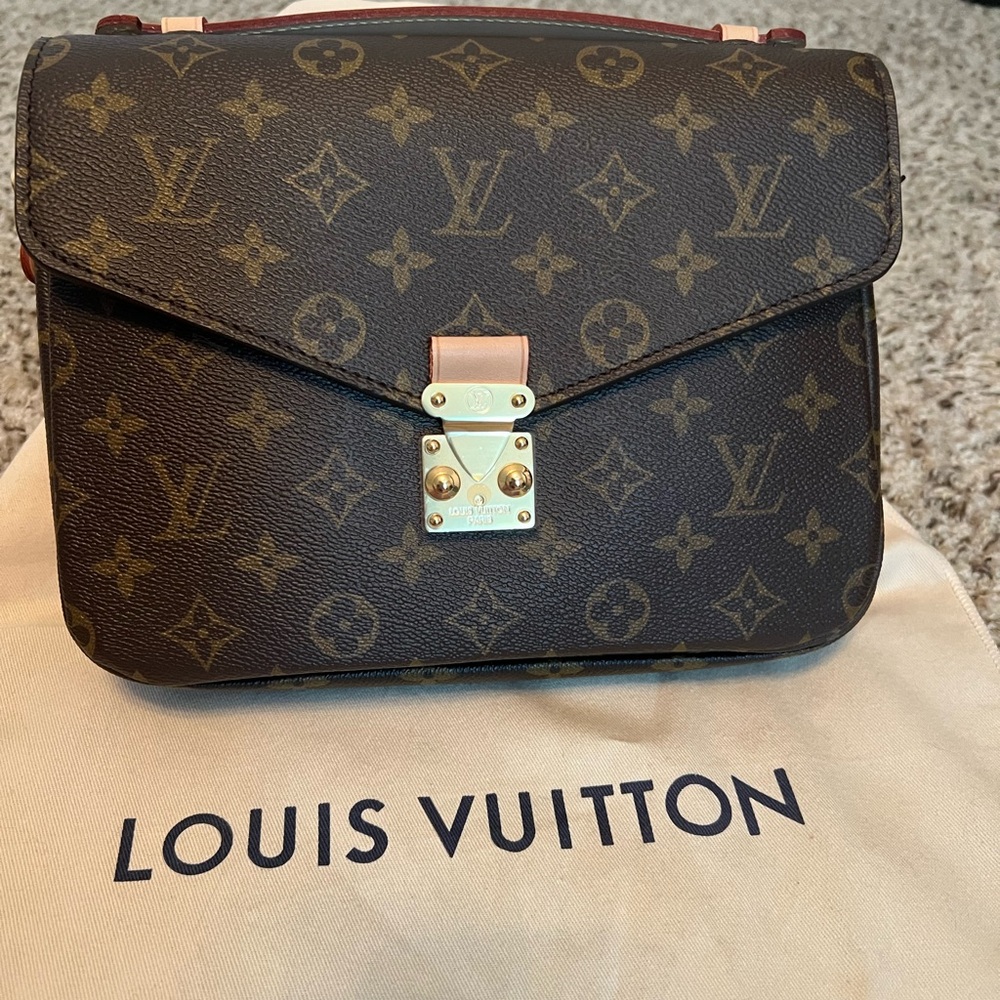 NEW! Louis Vuitton Pochette Métis